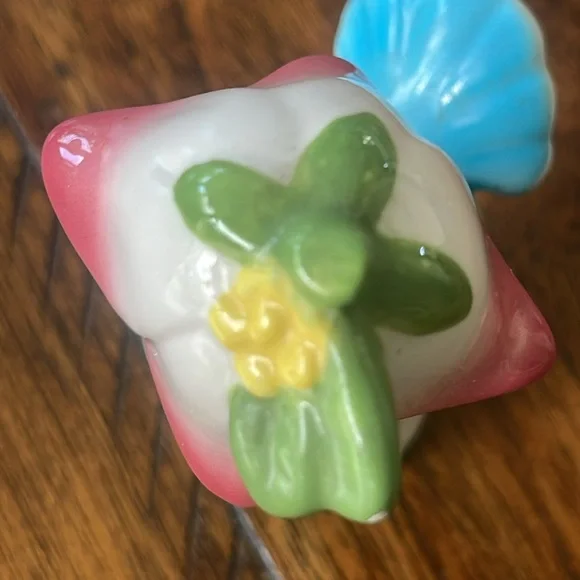 Vintage 1960’s Anthropomorphic Blue Bird Salt and Pepper Shakers with Tulip Hats - Picture 8 of 17